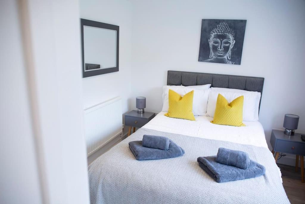 Bridge House Apartments - Free Parking Shottery Eksteriør bilde