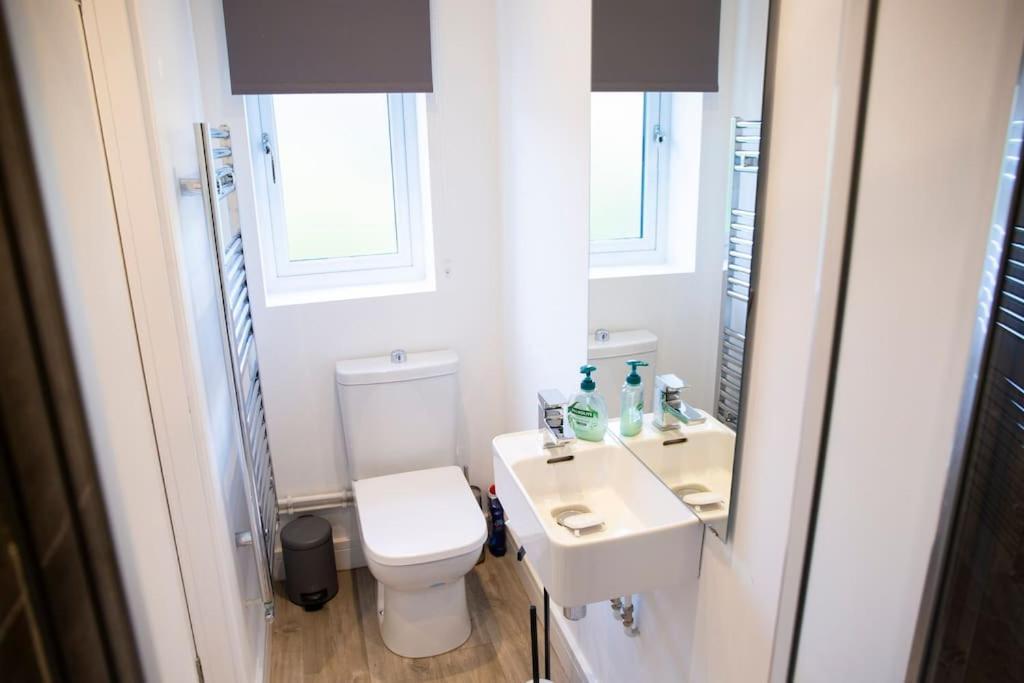 Bridge House Apartments - Free Parking Shottery Eksteriør bilde