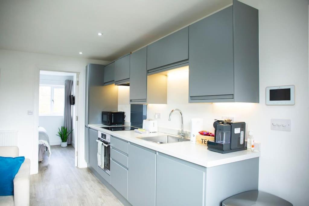 Bridge House Apartments - Free Parking Shottery Eksteriør bilde