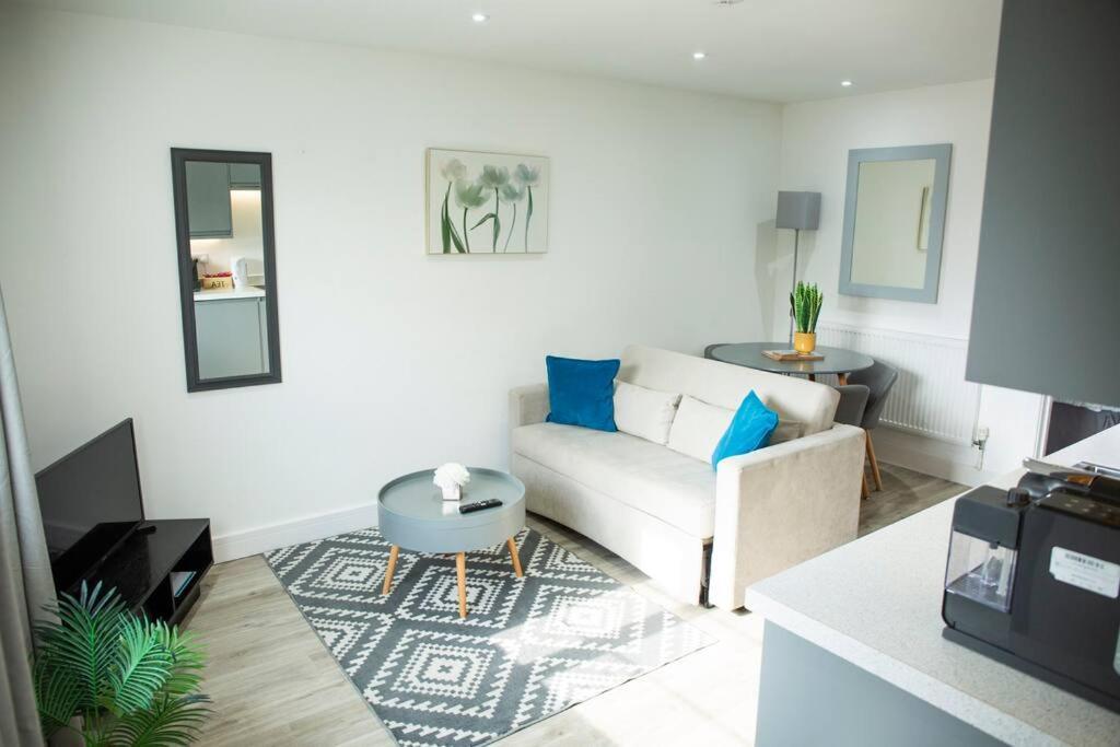 Bridge House Apartments - Free Parking Shottery Eksteriør bilde