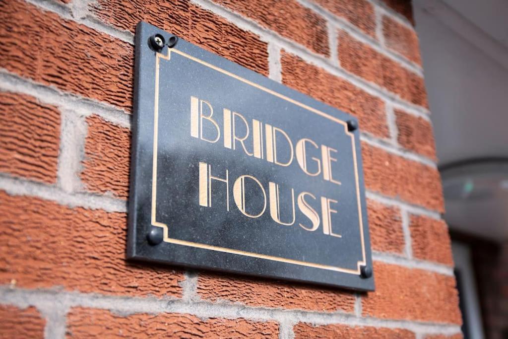 Bridge House Apartments - Free Parking Shottery Eksteriør bilde