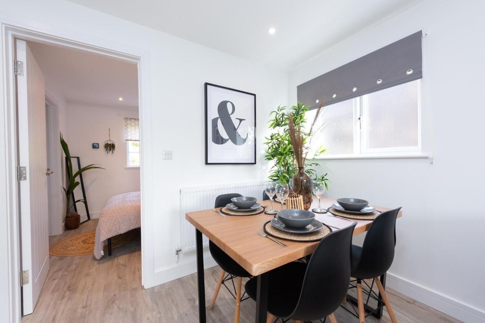 Bridge House Apartments - Free Parking Shottery Eksteriør bilde