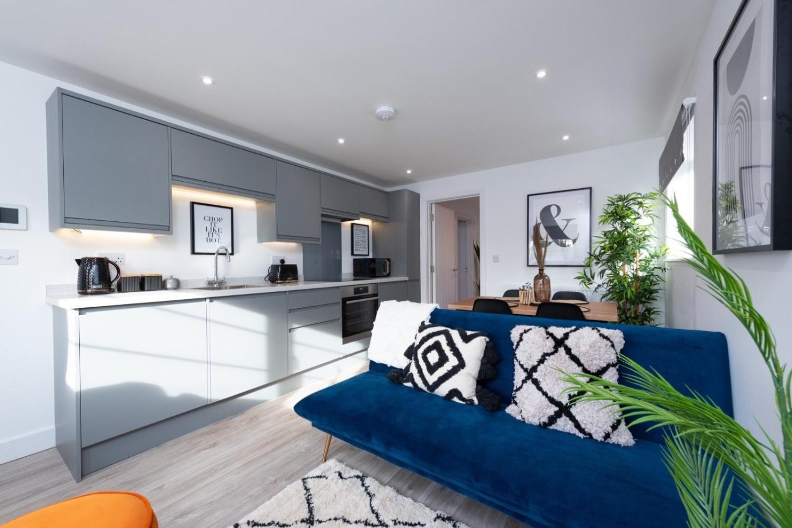 Bridge House Apartments - Free Parking Shottery Eksteriør bilde