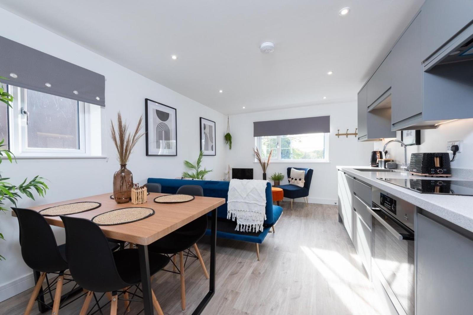 Bridge House Apartments - Free Parking Shottery Eksteriør bilde
